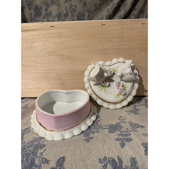 Vintage 1987 Lefton Heart Shaped Pair of Trinket Box with Doves - Picture 15 of 15